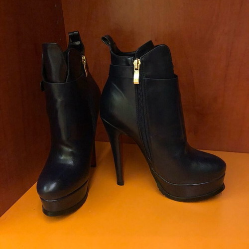 High-heeled ankle boots like new, size 37, with zipper