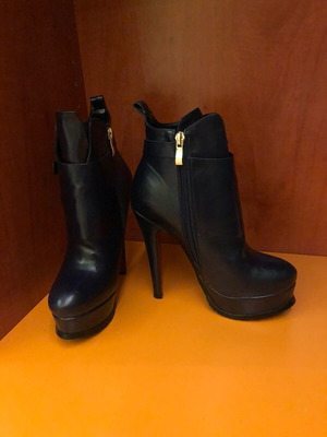 High-heeled ankle boots like new, size 37, with zipper