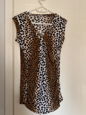 Leopard v neck t shirt Zara like new, size M, beige and brown