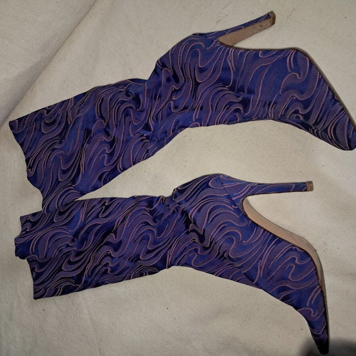 Italian women's elastic knee-high boots in purple shades like new