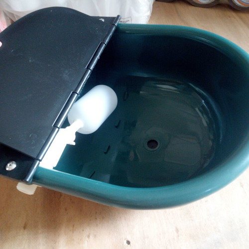 Waterer with float 4 liters for small and large animals, new