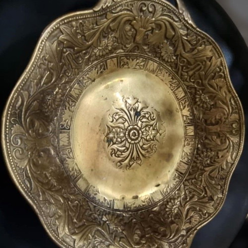 Bronze decorative bowl with wavy edge like new
