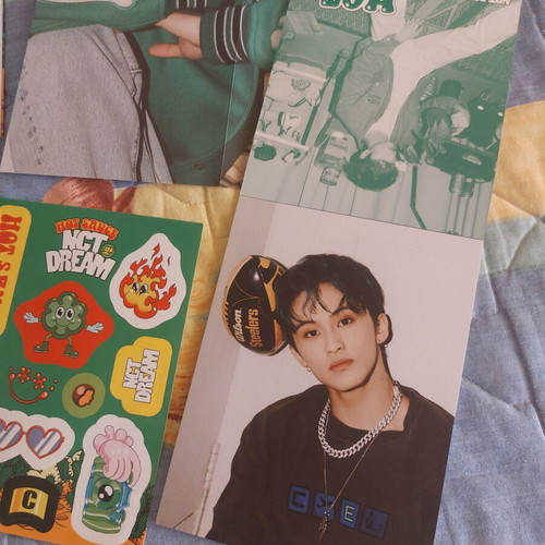 NCT Dream Hot Sauce album like new with photobook and photocard