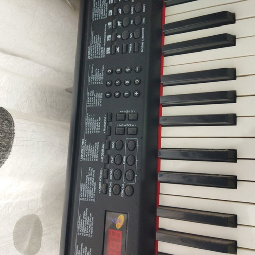 Harmonium like new with stand, battery operated, ideal for beginners