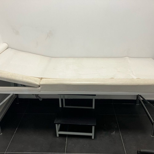 Folding examination bed for aesthetic treatments and massage