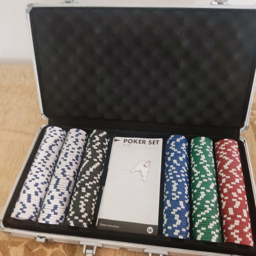 Poker set PK 1300 with 300 chips, like new