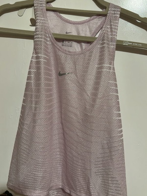 Nike sports top like new, pink, size XS