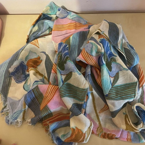 Benetton spring scarf like new, multicolored