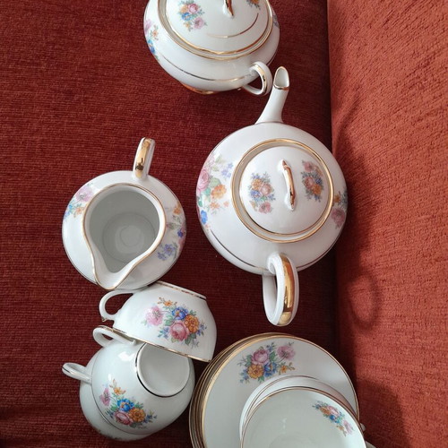 Limoges tea set like new, vintage, missing one saucer