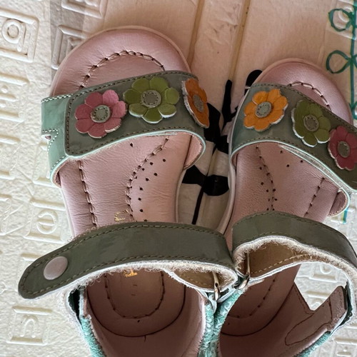 Baby sandals size 20 papillon like new, 2 pairs