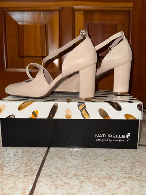 Nude pumps with block heel like new, elegant and stable