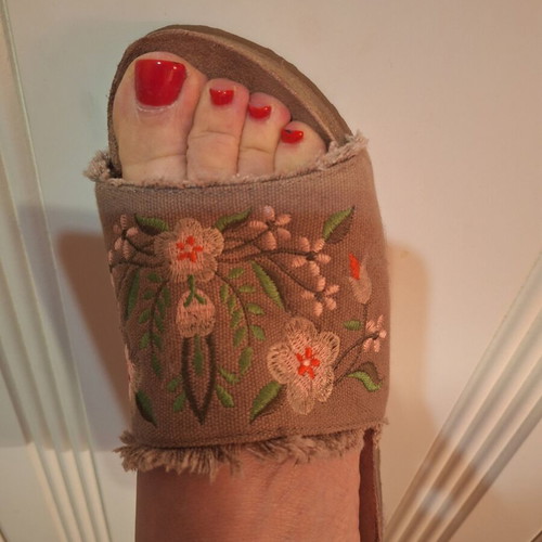 Ideal Shoes fantasy platform sandals like new, size 40, multicolor