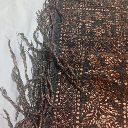 Square tablecloth 1.50x1.50 like new, black-bronze