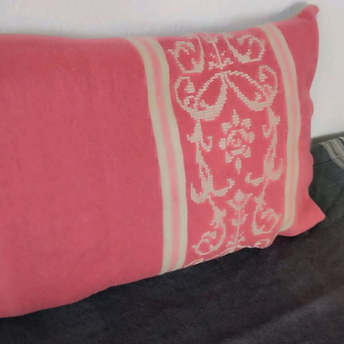 Large woven pillowcase like new with handmade embroidery 80x50 cm