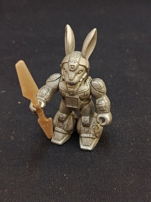 Τερατομαχος Razing Rabbit φιγούρα μεταχειρισμένη, γκρι ασημί λαγός με όπλο