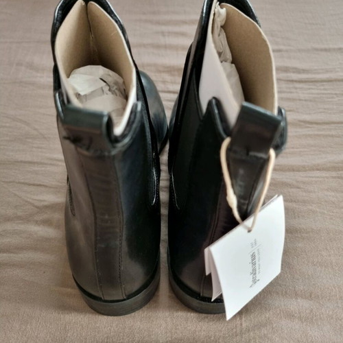 Stradivarius black Chelsea boots new with tags, size 38