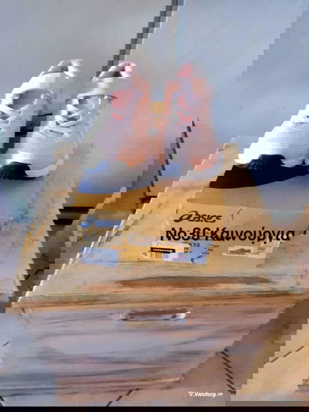 No30 Asics καινούργια παιδικά αθλητικά με σκρατς στενή γραμμή