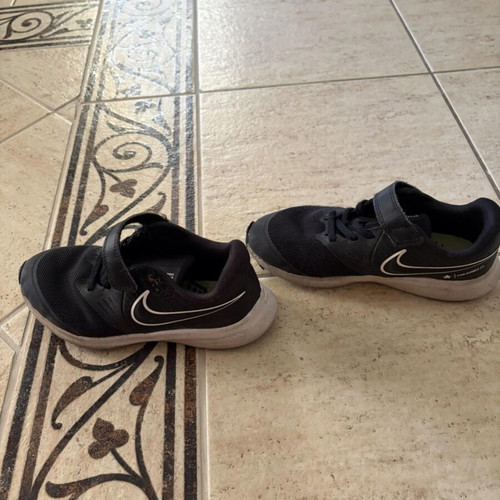 Nike Star Runner kids' shoes size 31, black