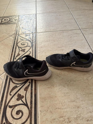 Nike Star Runner kids' shoes size 31, black
