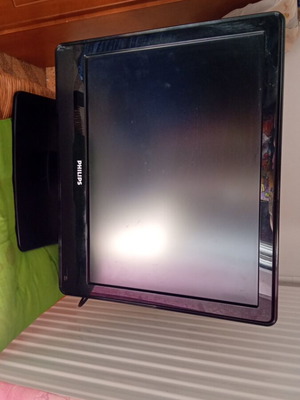 Phillips 20" TV used, fully functional with accessories