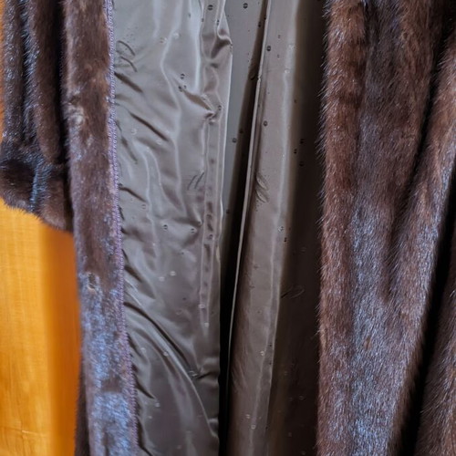 Mink Fur Coat like new, seamless design