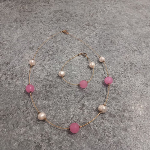 Necklace and bracelet set with pink and white beads like new, handmade