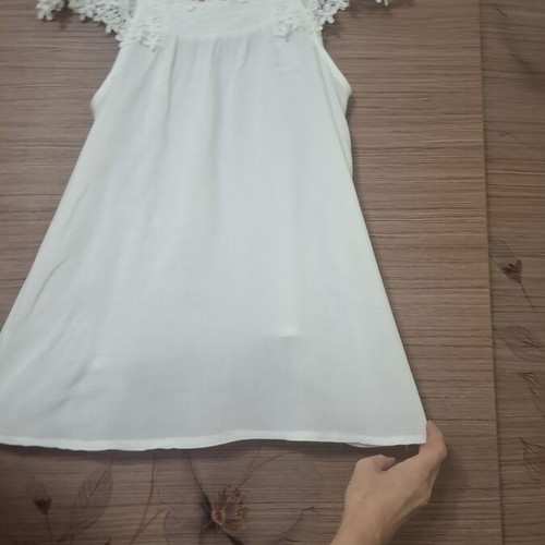 Sam sleeveless blouse with lace and pearls, like new, size 10 years