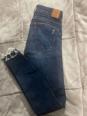 Τζιν παντελόνι Bershka push up μεταχειρισμένο, μπλε, μέγεθος XS