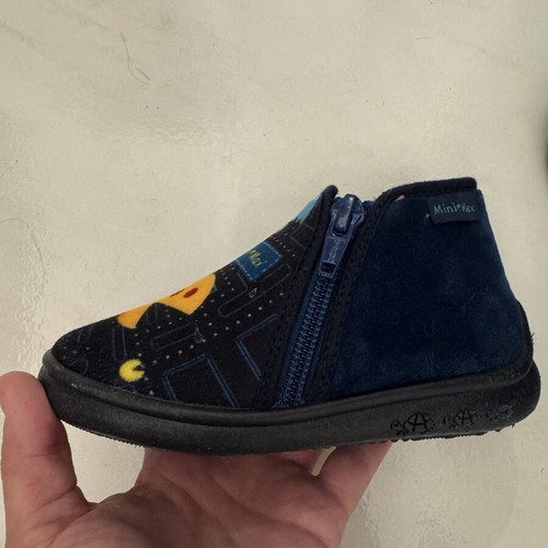 Mini Max Anatomical Baby Slippers Size 26 Like New