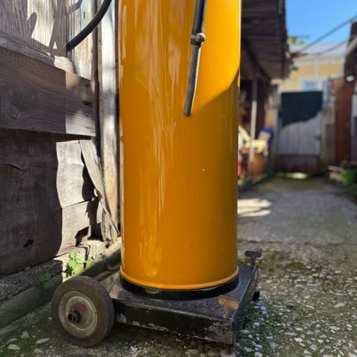 Rolli D6/5A Horn Flensburg oil and gasoline pump like new with glass container
