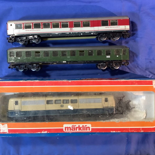 Marklin set electric locomotive 3058, carriages, parts and rails used