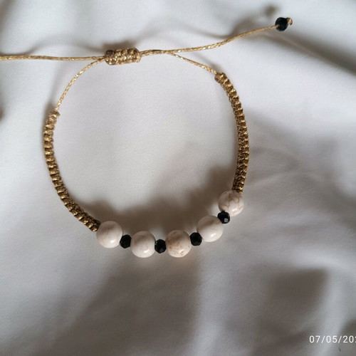 Handmade macrame bracelet new with white howlite beads