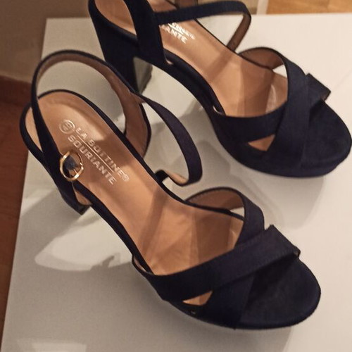Sandals like new, size 40, platform style