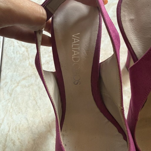 Valtadoros purple pumps size 39, like new, 14cm heel, castor texture