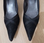 Black leather pumps, size 40