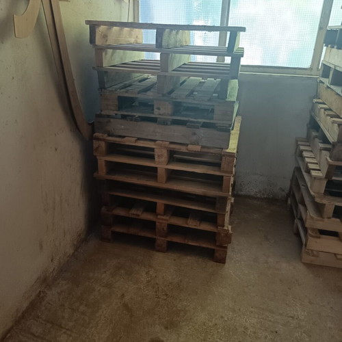 Wooden pallets in various sizes