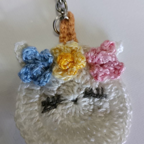 Unicorn keychain like new, white and multicolor, 4x6cm crochet