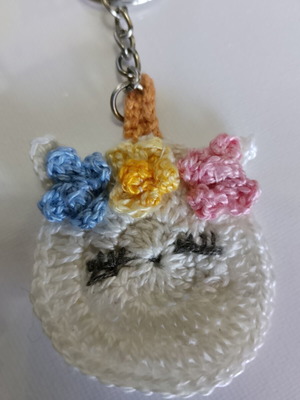 Unicorn keychain like new, white and multicolor, 4x6cm crochet