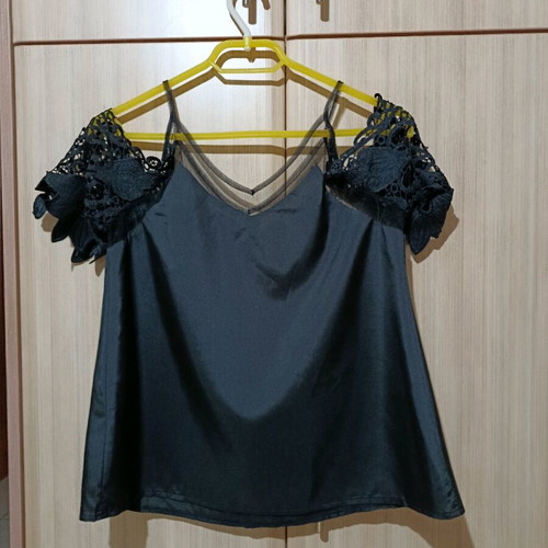 Emery Rose satin blouse M new, black with lace