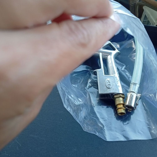 Air Gun with Pressure Gauge like new for Tires