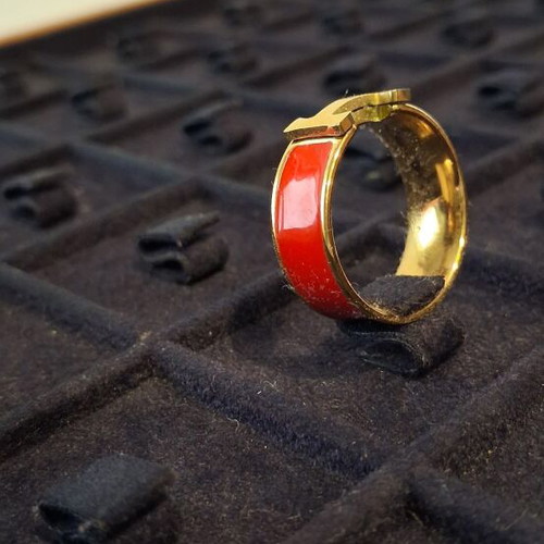 Ring Display Base like new, wooden luxury quality