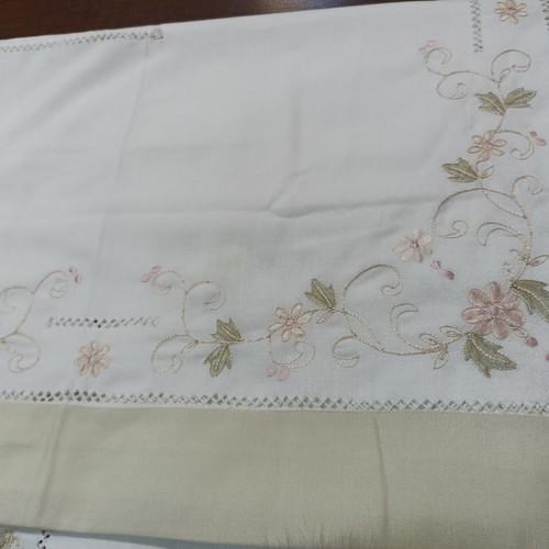 Square tablecloth 1.80x1.80 ecru with delicate machine embroidery