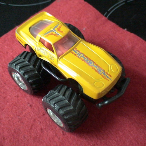 Corvette Stingray Monster Jam Truck 1975 used, yellow, with pull-back motor