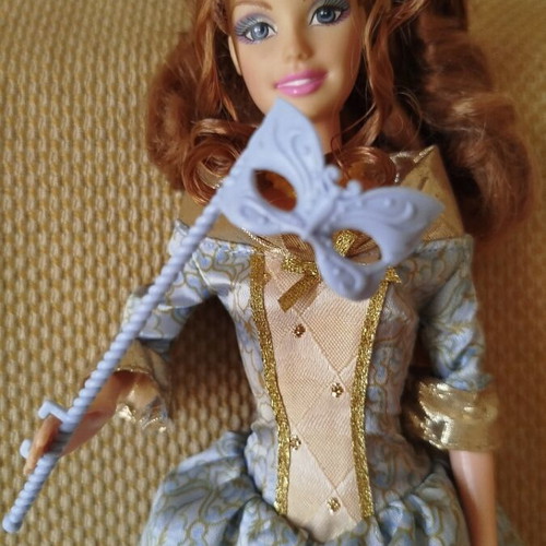 Barbie Masquerade Ball Princess doll like new with mask and necklace