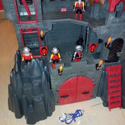 Playmobil Rock Castle 3269 Red Dragon Fortress like new