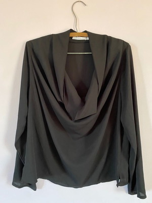 Maki Philosophy blouse like new, size L, black