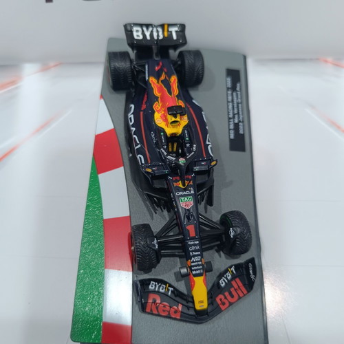 Red Bull Racing RB18 #1 Max Verstappen Japanese GP 2022 Champion Diecast 1:43 like new