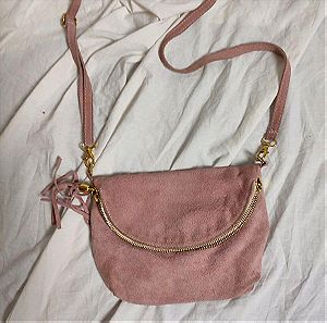 Τσάντα μικρή με λουράκι suede ροζ