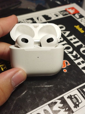 AirPods 3 used with minor scratches, fully functional