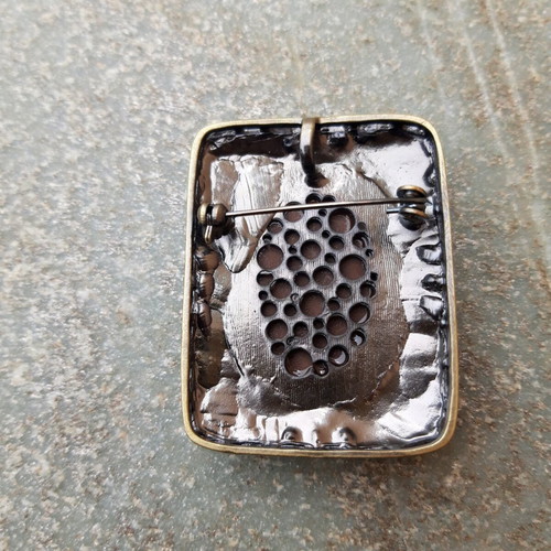 Vintage metal brooch with vintage woman design like new, silver